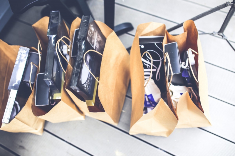 boutique-HYERES-min_shop_shopping_bags_gift_brown_blank_market_product-722676